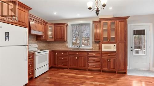 483 Victoria Street, Cardinal, ON - Indoor Photo Showing Kitchen