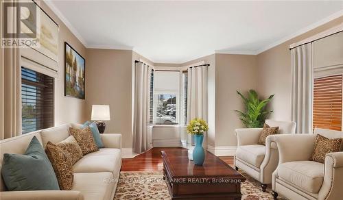 483 Victoria Street, Edwardsburgh/Cardinal, ON - Indoor Photo Showing Living Room