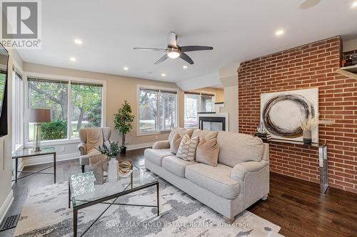 362 King Street, Caledon, ON - Indoor Photo Showing Living Room