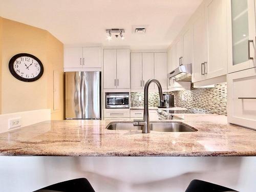 Kitchen - 1715-300 Av. Des Sommets, Montréal (Verdun/Île-Des-Soeurs), QC - Indoor Photo Showing Kitchen With Double Sink With Upgraded Kitchen