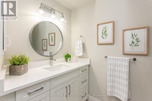 6 - 511 Oakvale Drive, Waterloo, ON - Indoor Photo Showing Bathroom