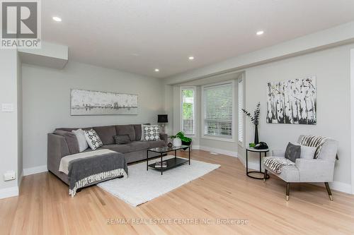 6 - 511 Oakvale Drive, Waterloo, ON - Indoor Photo Showing Living Room