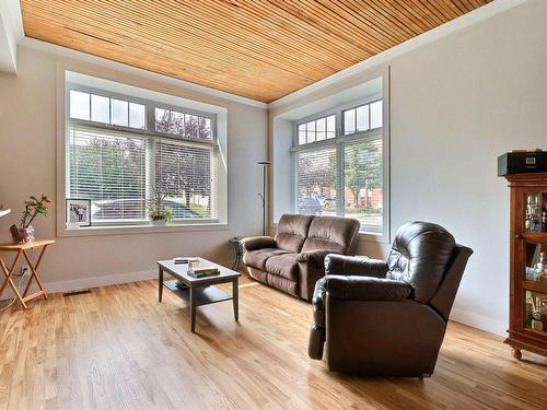 Salon - 11-65 Rue Richelieu, Saint-Jean-Sur-Richelieu, QC - Indoor Photo Showing Living Room