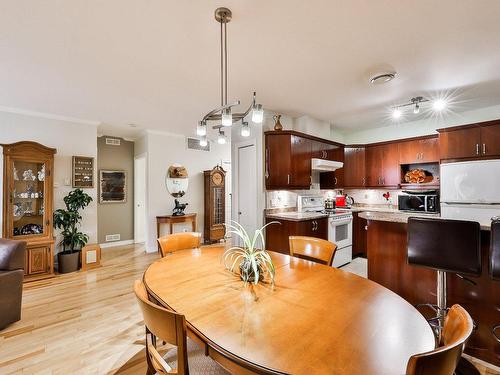 Dining room - 101-3050 Boul. Notre-Dame, Laval (Chomedey), QC - Indoor