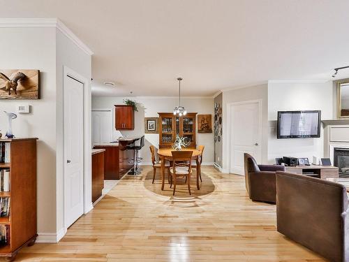 Dining room - 101-3050 Boul. Notre-Dame, Laval (Chomedey), QC - Indoor