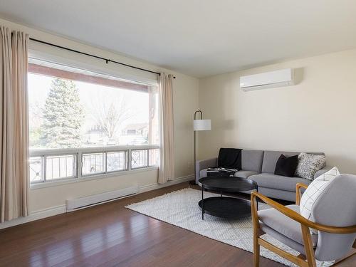 Salon - 995 Boul. De Châteauneuf, Boisbriand, QC - Indoor Photo Showing Living Room