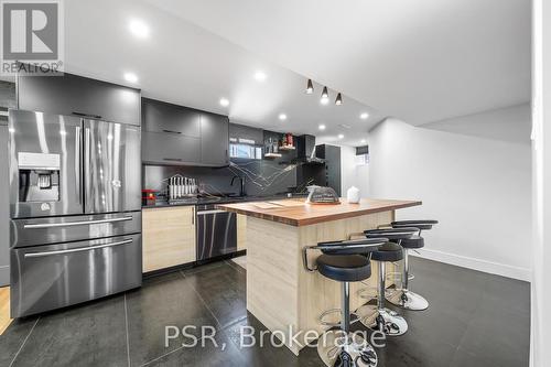 528 Main Street W, Grimsby, ON - Indoor Photo Showing Kitchen With Upgraded Kitchen