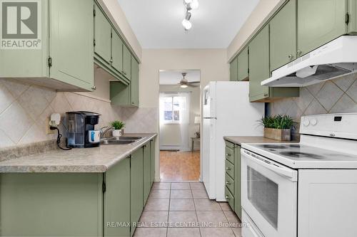 26 - 59 Maple Avenue, Halton Hills, ON - Indoor Photo Showing Kitchen With Double Sink