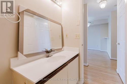 513 - 55 Kingsbridge Garden Circle, Mississauga, ON - Indoor Photo Showing Bathroom