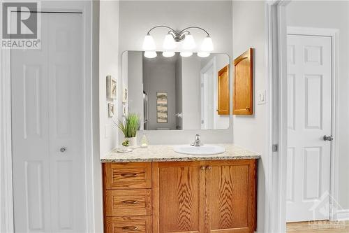 120 Passageway Private, Ottawa, ON - Indoor Photo Showing Bathroom