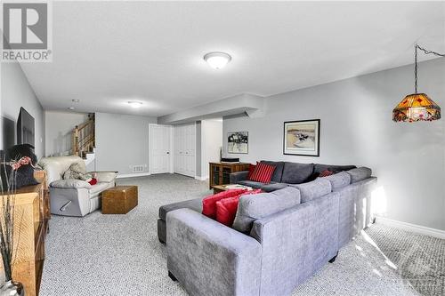 120 Passageway Private, Ottawa, ON - Indoor Photo Showing Living Room