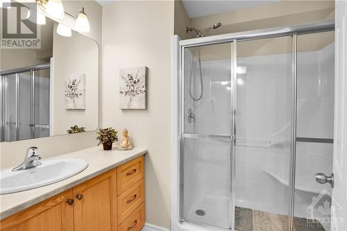 120 Passageway Private, Ottawa, ON - Indoor Photo Showing Bathroom