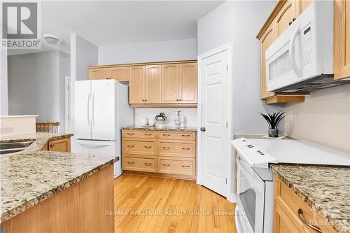 120 Passageway, Ottawa, ON - Indoor Photo Showing Kitchen