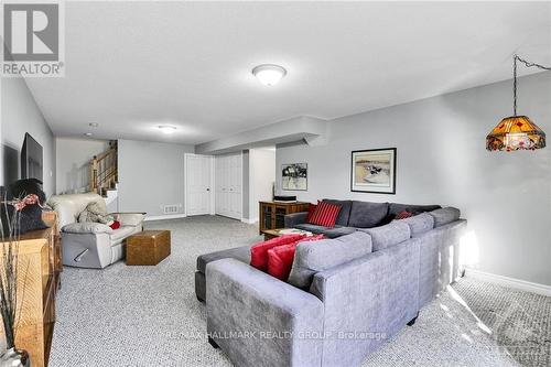 120 Passageway, Ottawa, ON - Indoor Photo Showing Living Room