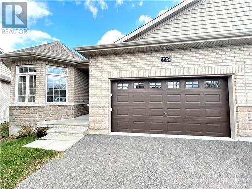 228 Pondview Crescent, Ottawa, ON - Outdoor