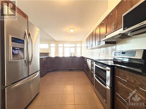 228 Pondview Crescent, Ottawa, ON - Indoor Photo Showing Kitchen