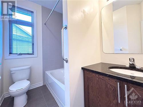 228 Pondview Crescent, Ottawa, ON - Indoor Photo Showing Bathroom