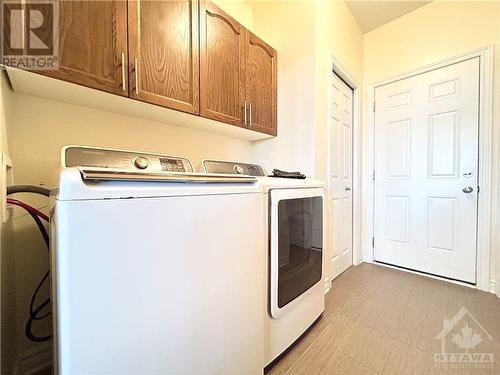 228 Pondview Crescent, Ottawa, ON - Indoor Photo Showing Laundry Room