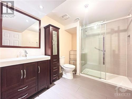 228 Pondview Crescent, Ottawa, ON - Indoor Photo Showing Bathroom