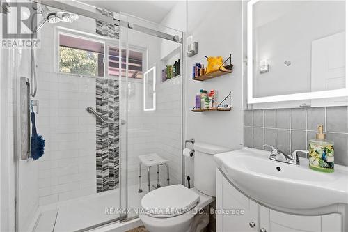 908 Netherby Road, Welland, ON - Indoor Photo Showing Bathroom