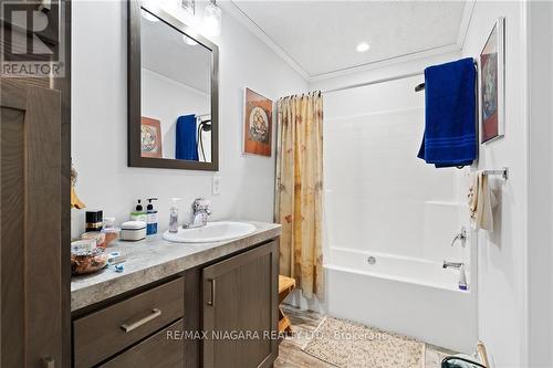 908 Netherby Road, Welland, ON - Indoor Photo Showing Bathroom