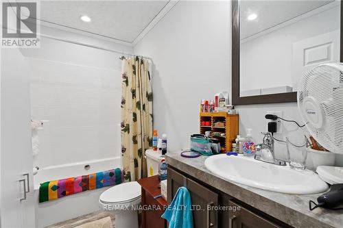 908 Netherby Road, Welland, ON - Indoor Photo Showing Bathroom