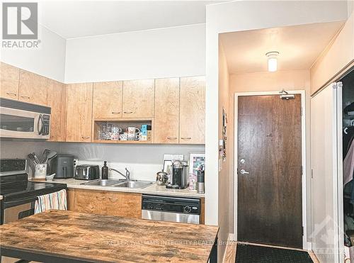 1809 - 179 George Street, Ottawa, ON - Indoor Photo Showing Kitchen With Double Sink