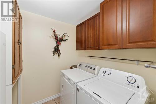 1079 Vista Tara Private, Greely, ON - Indoor Photo Showing Laundry Room