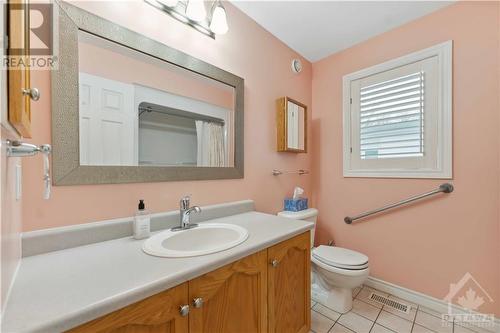 1079 Vista Tara Private, Greely, ON - Indoor Photo Showing Bathroom