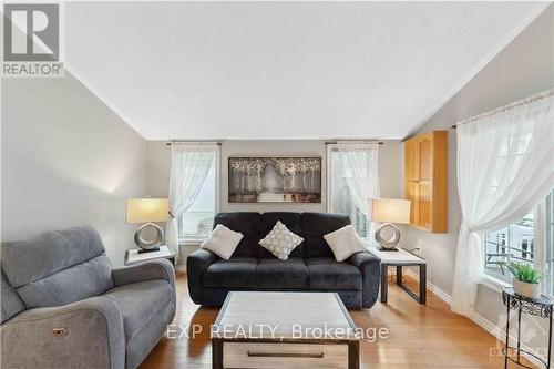 1079 Vista Tara, Ottawa, ON - Indoor Photo Showing Living Room