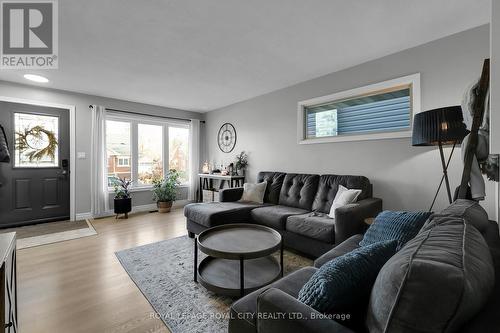 199 Hill Street E, Centre Wellington, ON - Indoor Photo Showing Living Room