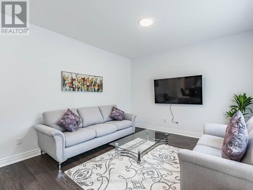 27 Autumn Avenue, Thorold, ON - Indoor Photo Showing Living Room