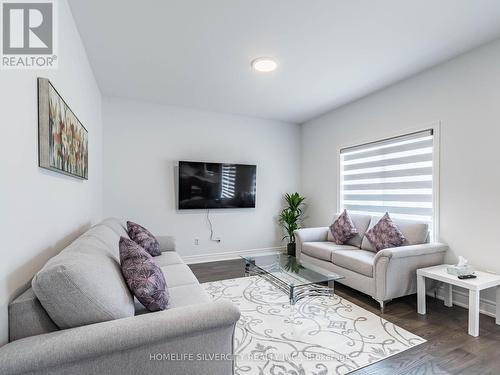 27 Autumn Avenue, Thorold, ON - Indoor Photo Showing Living Room