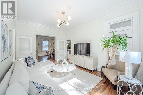 138 Dublin Street N, Guelph, ON - Indoor Photo Showing Living Room