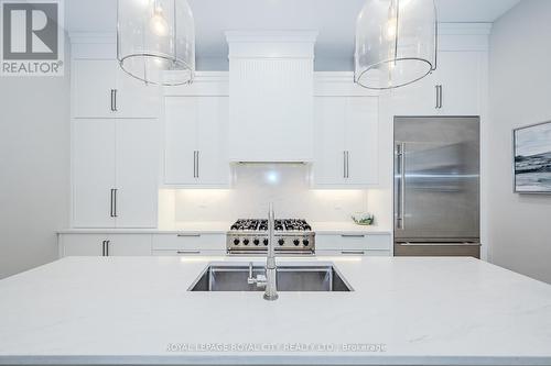 138 Dublin Street N, Guelph, ON - Indoor Photo Showing Kitchen With Upgraded Kitchen