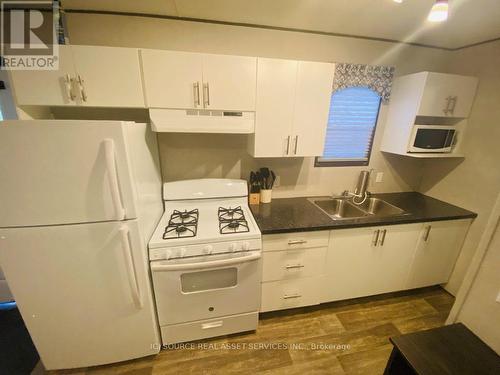 215 - 1082 Shamrock Marina Road, Gravenhurst, ON - Indoor Photo Showing Kitchen With Double Sink