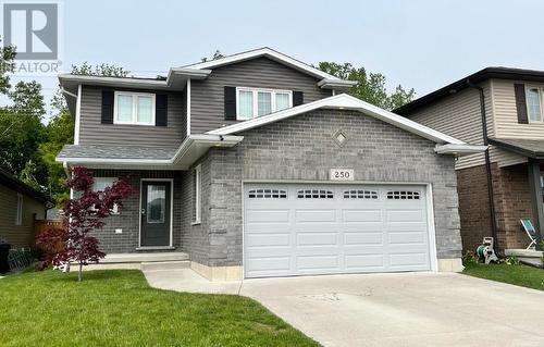 250 Meadowlark Lane, Sarnia, ON - Outdoor