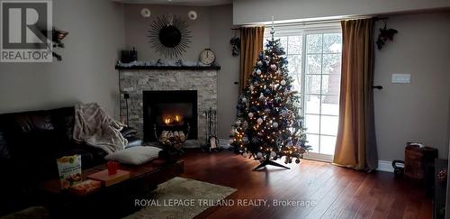 130 Axford Parkway, St. Thomas, ON - Indoor Photo Showing Living Room With Fireplace