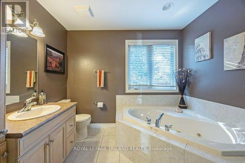 130 Axford Parkway, St. Thomas, ON - Indoor Photo Showing Bathroom