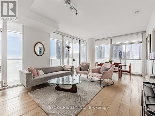 1810 - 1 Market Street, Toronto, ON - Indoor Photo Showing Living Room