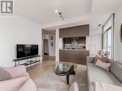 1810 - 1 Market Street, Toronto, ON - Indoor Photo Showing Living Room