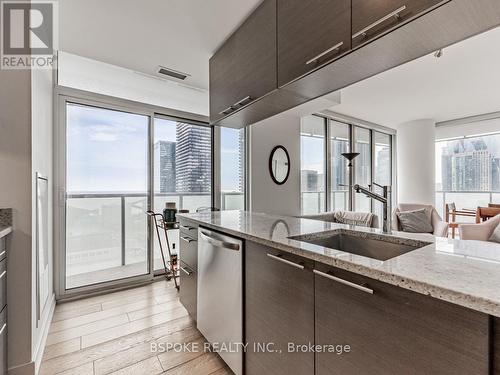 1810 - 1 Market Street, Toronto, ON - Indoor Photo Showing Kitchen