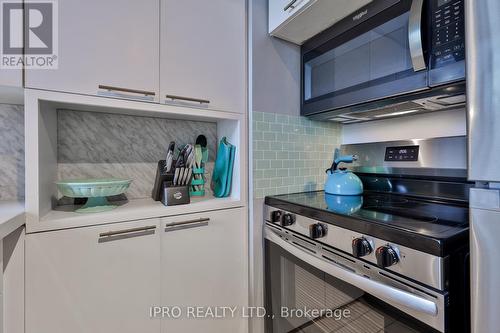 415 - 255 Richmond Street E, Toronto, ON - Indoor Photo Showing Kitchen