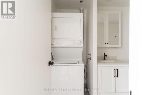 717 - 333 Adelaide Street E, Toronto, ON - Indoor Photo Showing Laundry Room