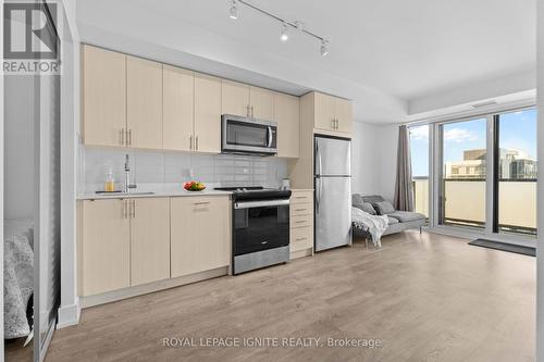 1914 - 2550 Simcoe Street N, Oshawa, ON - Indoor Photo Showing Kitchen