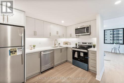 611 - 2350 Bridletowne Circle, Toronto, ON - Indoor Photo Showing Kitchen With Upgraded Kitchen