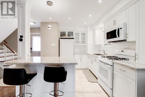 30 Stockbridge Crescent, Ajax, ON - Indoor Photo Showing Kitchen With Upgraded Kitchen