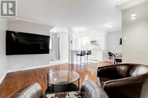 30 Stockbridge Crescent, Ajax, ON - Indoor Photo Showing Living Room