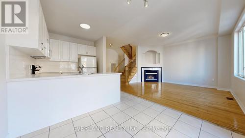 6 Planter Crescent, Vaughan, ON - Indoor Photo Showing Kitchen