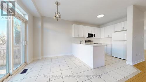 6 Planter Crescent, Vaughan, ON - Indoor Photo Showing Kitchen